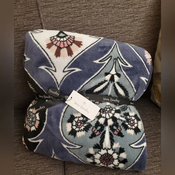 Vera Bradley Bedding Vera Bradley Ornate Blooms Thrownwt